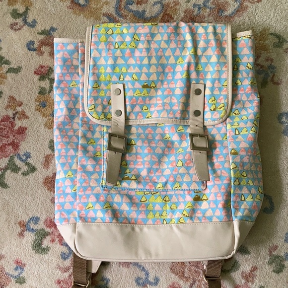 Massimo Patterned Canvas Backpack - Picture 2 of 6